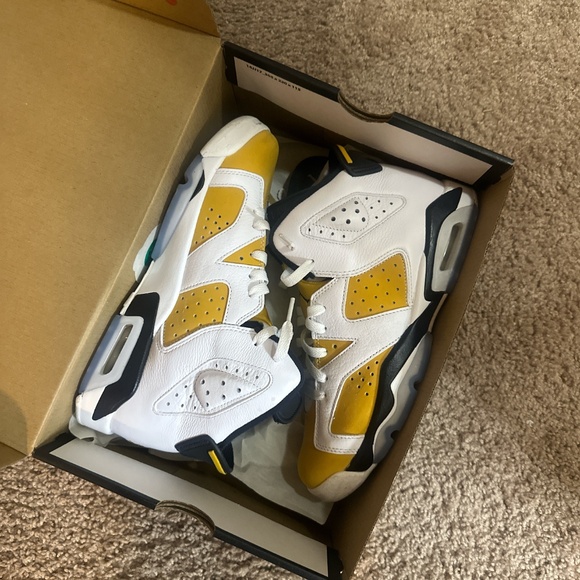 Retro 6 Jordans - Picture 3 of 4